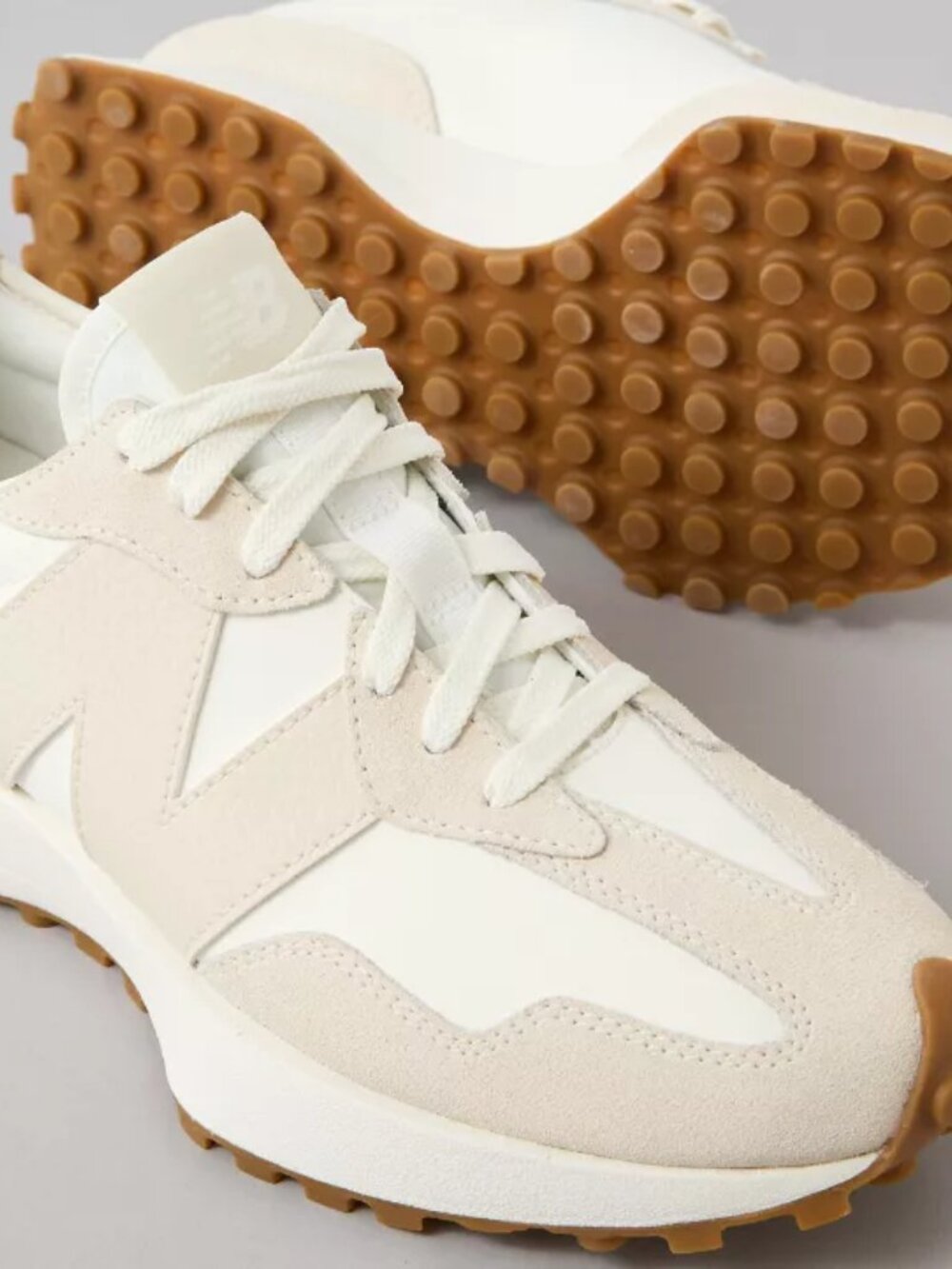 New Balance 327 Sneaker Modern WOMANS 9 MINT CONDITION